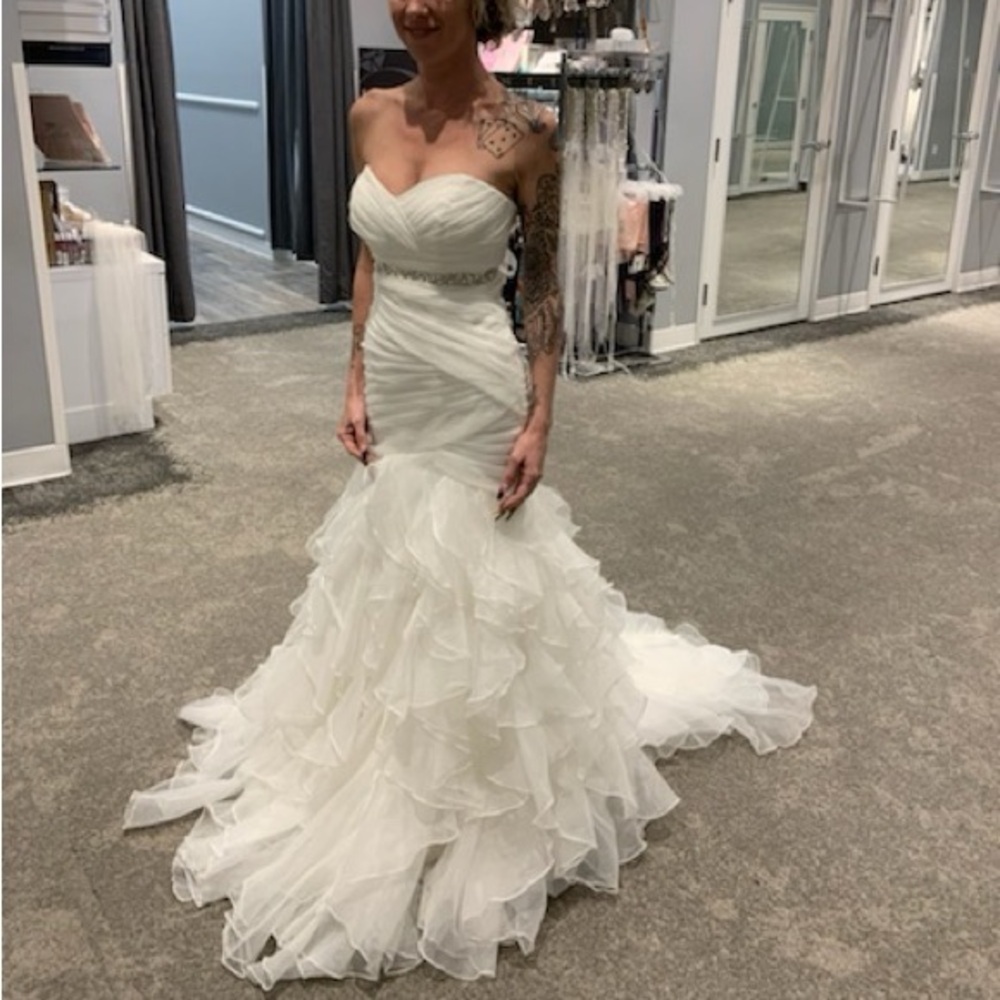 Elegant White Strapless Wedding Dress
